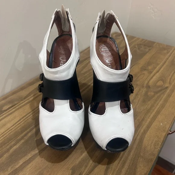 Jeffrey Campbell B/W platform sandals - Picture 7 of 7